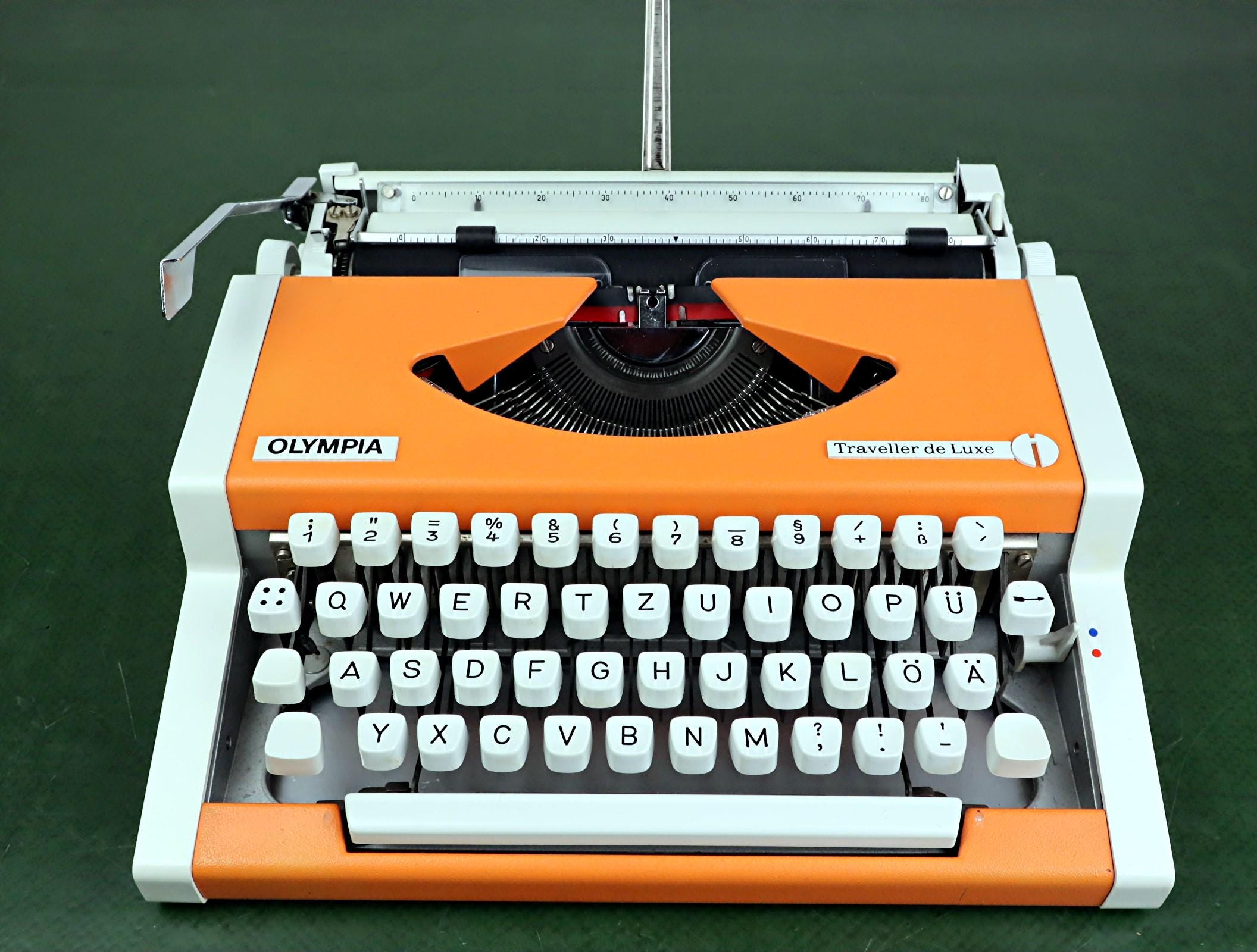 【完動品】　Olympia Traveller de Luxe　タイプライター Vintage Typewriter Olympia Traveller De Luxe From 1977