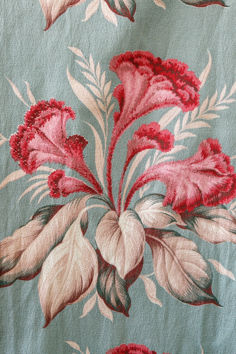 Bleu clair turquoise avec fleurs tropicales roses et crème sur toile d'écorce vintage des années 50 image 1