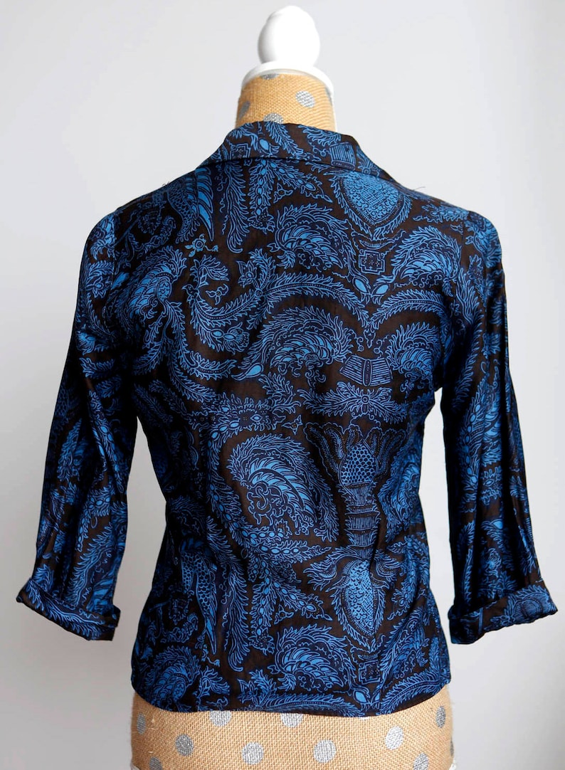 Mens Barabas Classic Fit Shirt in Blue and White Floral Patterns Button Front