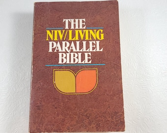 NIV/Living Parallel Bible / Vintage 1982 Soft Cover / Zondervan Bible Publishers