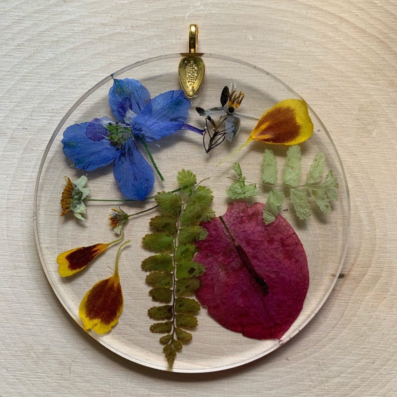 Floral circle windowwall hanging