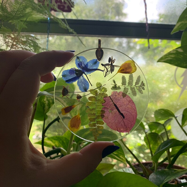 Floral circle windowwall hanging