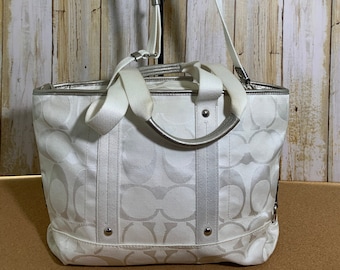 Coach large Daisy Signature C shoulder and crossbody Tote in metallic silver and white B1276-F19712
