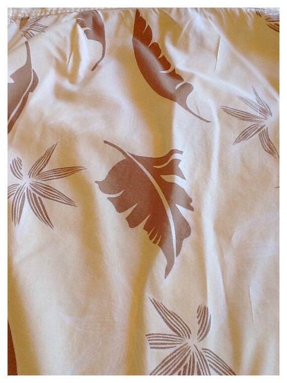 Sale: Apparel Zone Men's Large Hawaiian Shirt.  Brown Foliage Over a Cream Background View 5