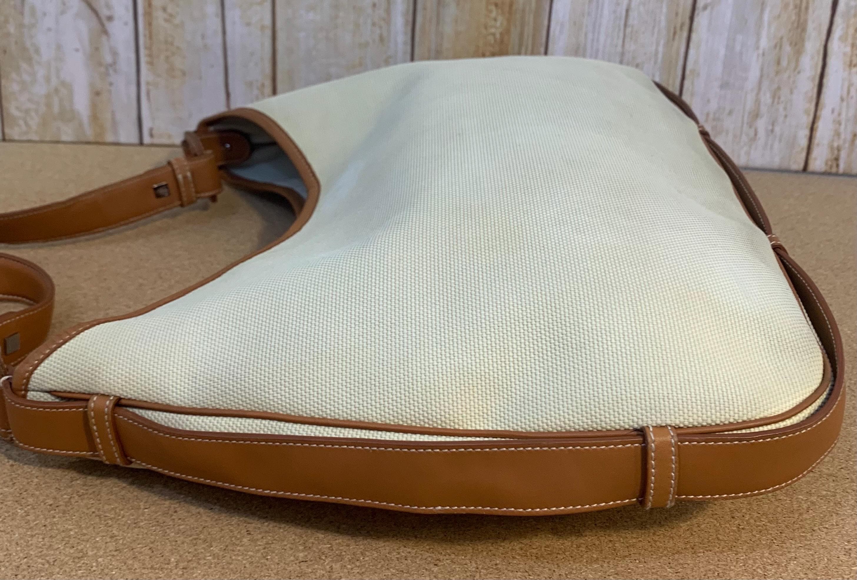 Rare Salvador Ferragamo Shoulder Bag (AU-21/3375) in Beige