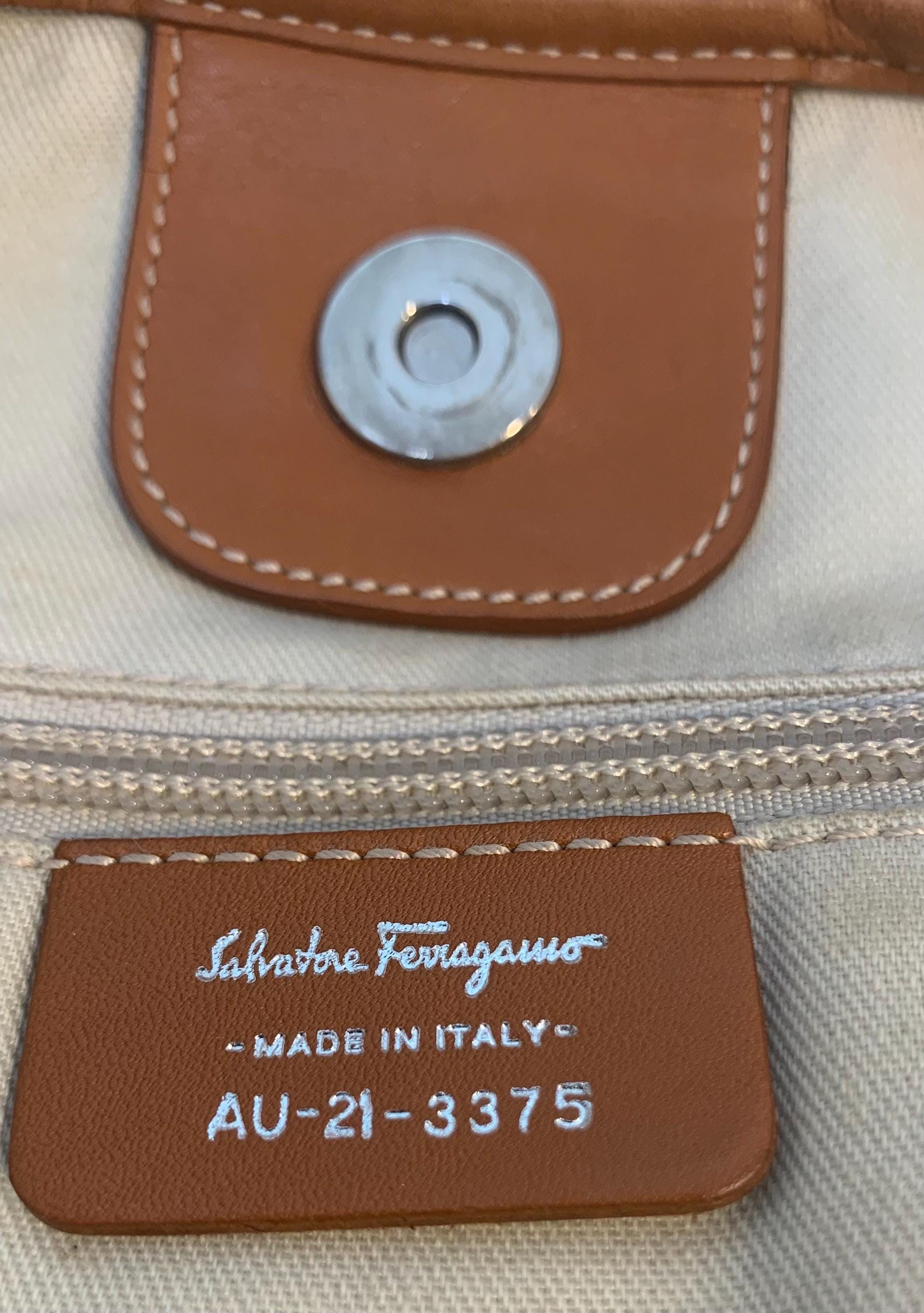 Rare Salvador Ferragamo Shoulder Bag (AU-21/3375) in Beige