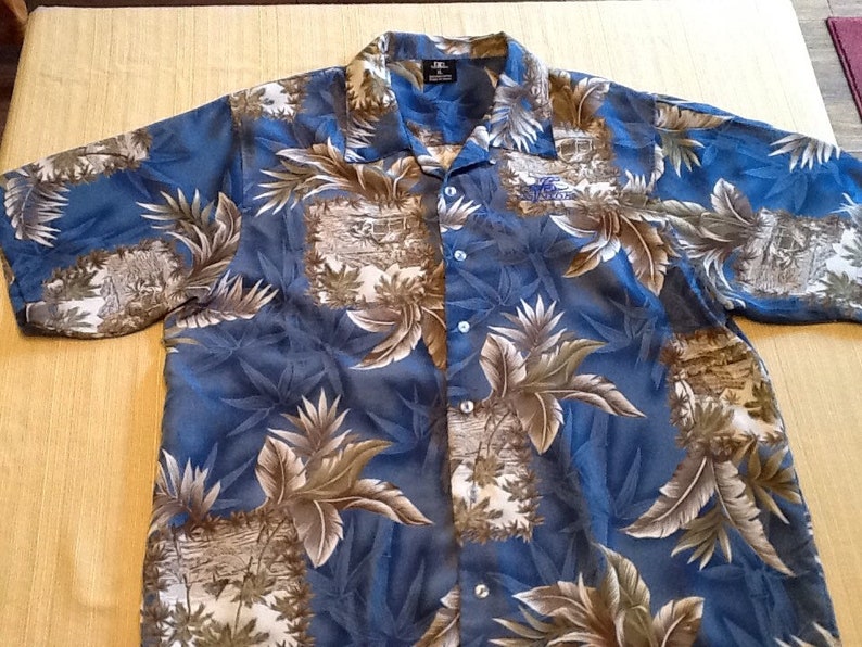 Sale DC Classic Las Vegas Hawaiian Shirt Size XL....