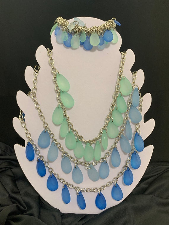 Sale: Vintage Costume Sea Glass Necklace and Brac… - image 1