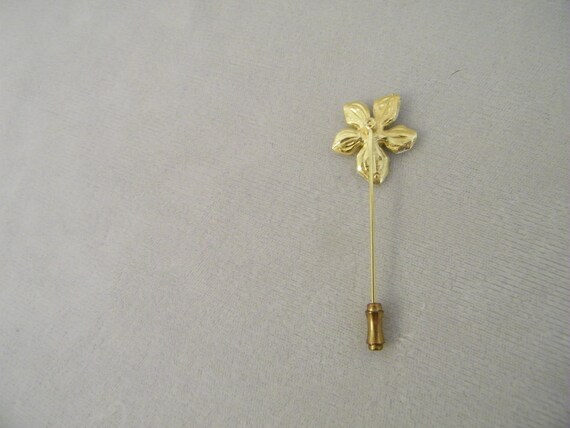 Vintage White Enamel Flower Goldtone Stick Pin - image 2