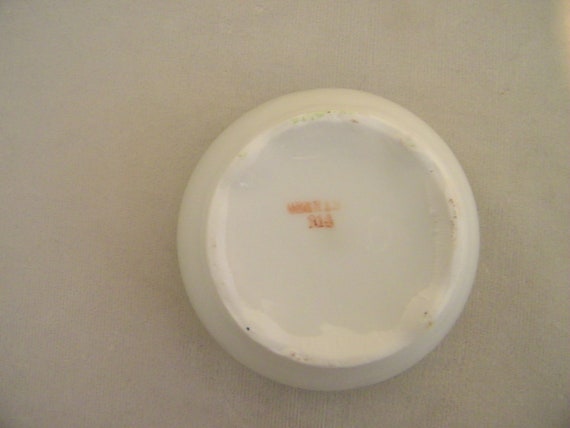 Antique White Rose Powder Vanity Porcelain Covere… - image 6