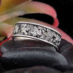 Carved AUTUMN MAPLE LEAVES Ring Canadian-Themed Wedding Band Canadian Flag Jewelry Fall Colors Layered Foliage Forest Gift for Nature Lover