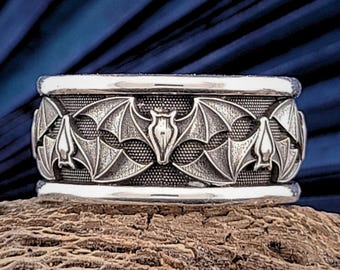GOTHIC BAT Wide Band Halloween Ring Druid Ceremony Gift for Wiccan Wedding Extended Bat Wings Samhain Pagan Present Sci-fi Engagement 10K