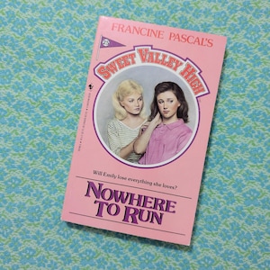 Sweet Valley High | #25 Nowhere to Run | Francine Pascal | Vintage Pre-Teen Young Adult Chapter Book Series