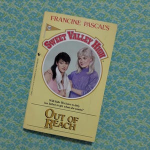 Sweet Valley High | #50 Out of Reach | Francine Pascal | Vintage Pre-Teen Young Adult Chapter Book Series