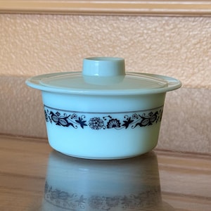 Vintage Pyrex Old Town Blue 75 Margarine Dish with Lid