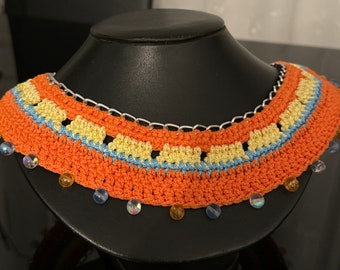 Collier en crochet de perles.