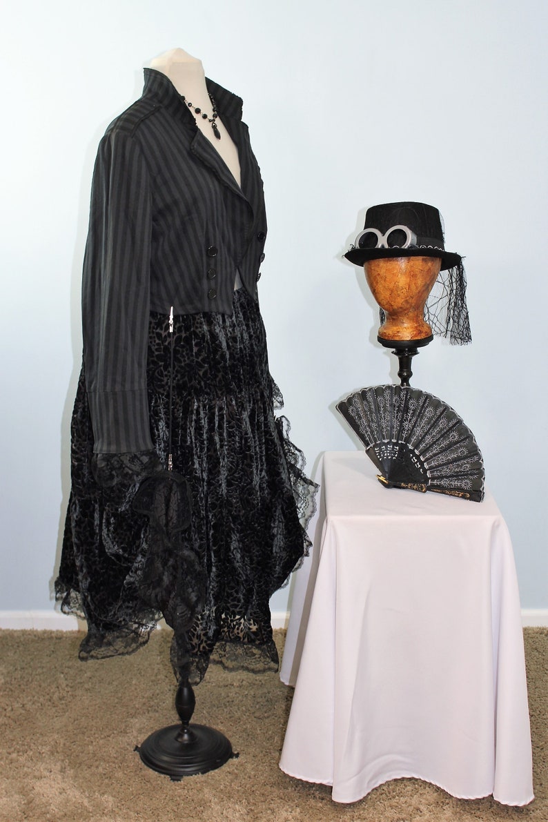 Steampunk LadyVictorianTime TravelerGothic LadyPirate-PLUS N1