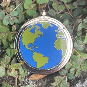 Pin esmaltado con collar de Elisabet Sobeck de Horizon Zero Dawn Forbidden West