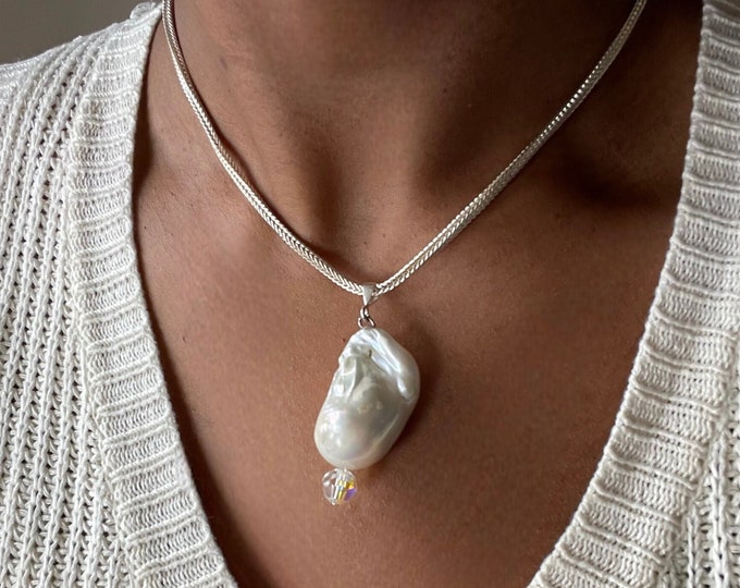 Featured listing image: Baroque Pearl Pendant Necklace