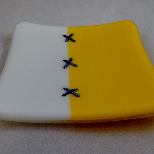 4 1/2" Inch Yellow and White "Cross Stitched" Glass Plate