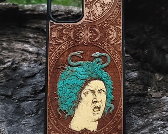 Telefoonhoesje Medusa Wood: handgeschilderde iPhone & Galaxy Horror Mythology-cover