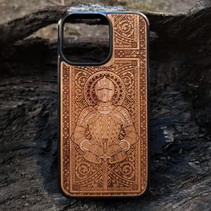Custodia per telefono in legno con cavaliere medievale - Design armatura gotica per iPhone e Galaxy - Custodia incisa al laser fatta a mano, regalo per lui, Galaxy S25