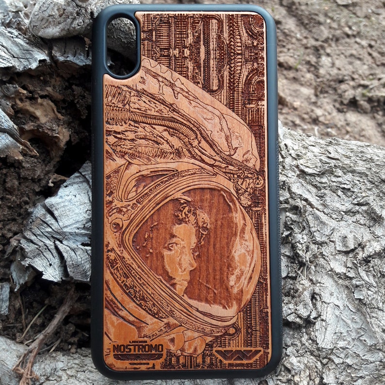 IPhone 17 16 15 & Galaxy S26 S25 Alien Xenomorph Wood Phone Case: Sci ...
