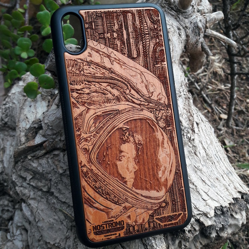 IPhone 17 16 15 & Galaxy S26 S25 Alien Xenomorph Wood Phone Case: Sci ...