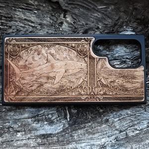 Coque de portable en bois gravé requin - Art océan pour iPhone 16, 15, 14, 13, 12, 11 Pro Max et Galaxy S25, S24, S23, S22