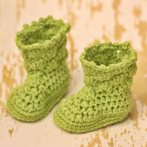 Crochet Baby Booties pattern, Crochet Pattern, Baby Booties Pattern. SIze 0-3 months, 3-6 months, 6-9 months, 9-12 months, 12-15 months