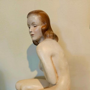 Vintage 1940s pin up nude sculpture. Plaster Veronica Lake look alike image 1