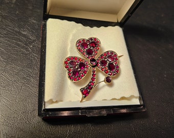 Victorian gilt silver Garnet clover brooch jewelry