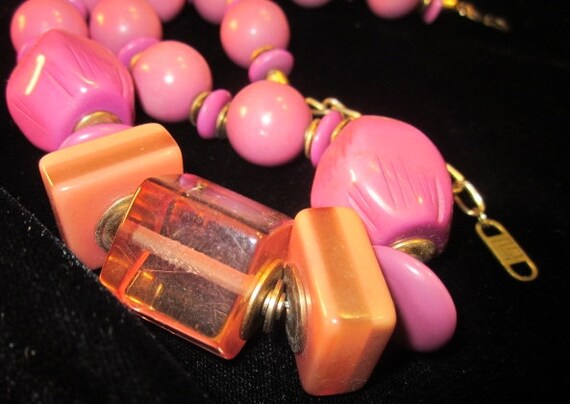 Vintage 1980s Pink Lucite/Acrylic, Plastic, Woode… - image 3