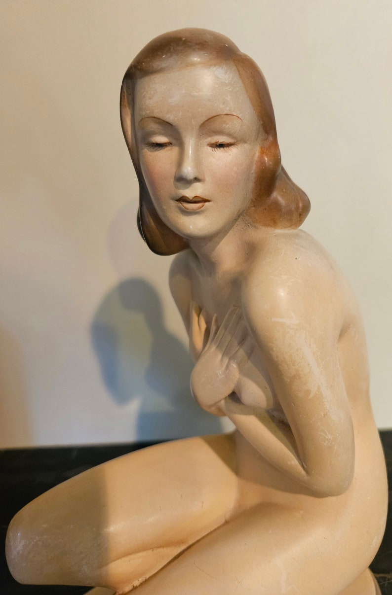 Vintage 1940s pin up nude sculpture. Plaster Veronica Lake look alike image 8