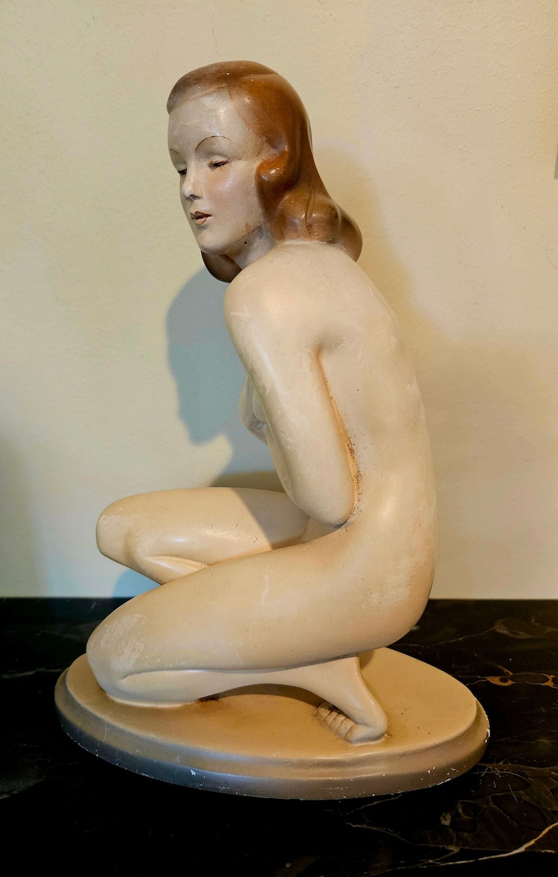 Vintage 1940s pin up nude sculpture. Plaster Veronica Lake look alike image 1