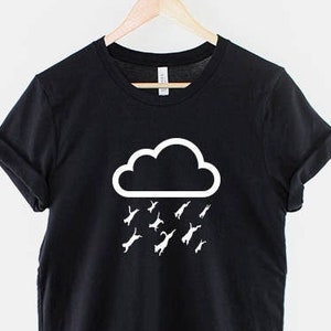 Il pleut des chats et des chiens - T-shirt mignon de nuage de pluie de chien de chat