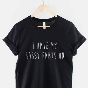 Mam na sobie Sassy Pants - Sassy Slogan Fashion T-shirt