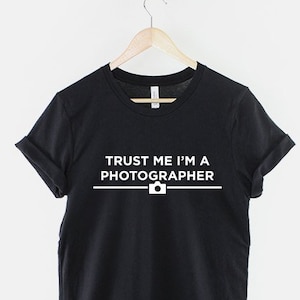 Photographer T-Shirt - Trust Me I'm A Photograher Camera Shirt