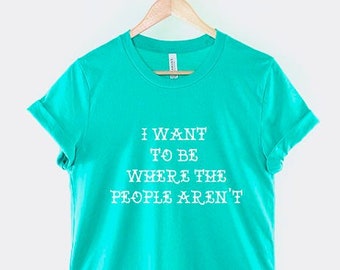 Jag vill vara där människorna inte är T-shirt, rolig sjöjungfrutröja, introvert havsgrafik T-shirt, strandälskartopp