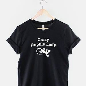 Crazy Reptile Lady-skjorta: Ödlaägare-present-tröja, djärv reptildesign (unisex-bomull)