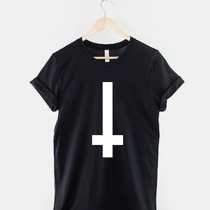 逆十字Tシャツ：幾何学的なヒップスターデザイン
