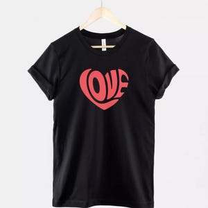 Chemise coeur amour rétro, t-shirt graphique coeur groovy des années 70, cadeau oeuvre d'art coeur Saint-Valentin vintage, chemise à slogan coeur d'amour
