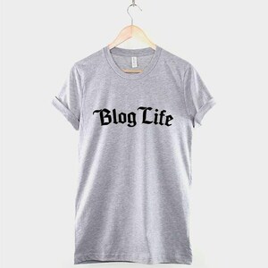 Blogger Baumwoll-Shirt: Schick, legere Passform - Weicher Textildruck, Mode Blogger-Stil, Alltagskleidung Bild 2