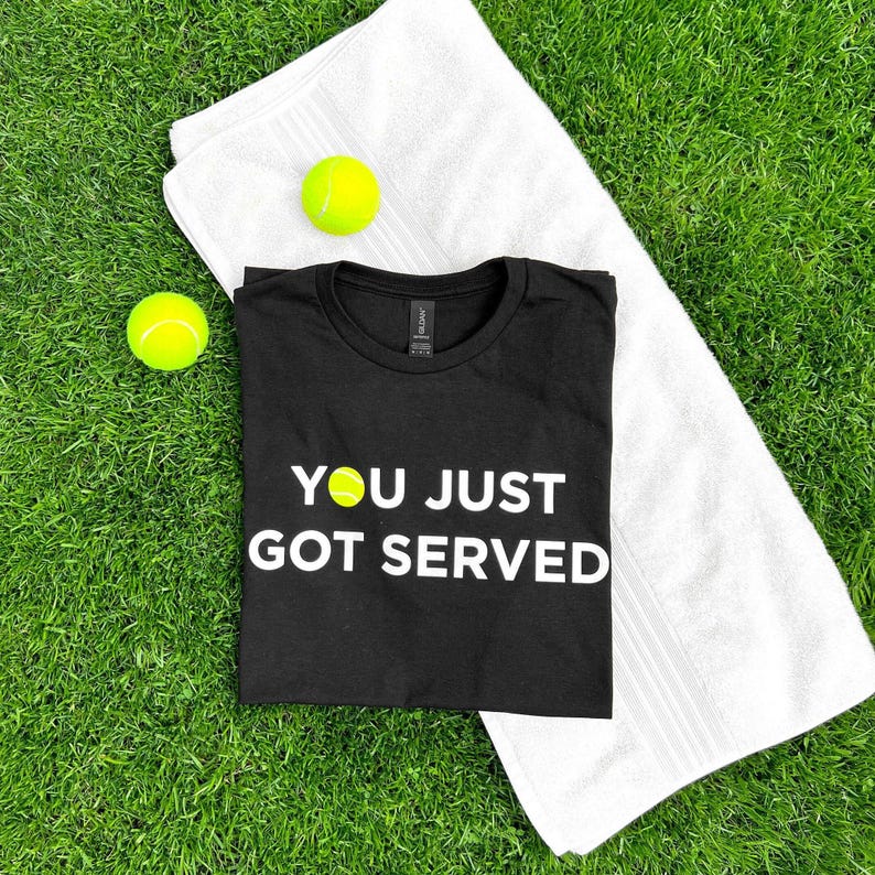 Camiseta de tenis: "You Just Got Served", algodón hilado en anillos, camiseta deportiva con gráficos imagen 1