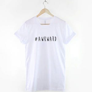 Socially Awkward Tee: Unisex Baumwolle stolz Nerd Kleidung, lässige Alltagskleidung Bild 3