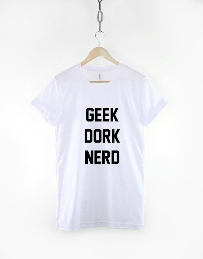 Camiseta geek estilo hipster: mezcla de algodón suave, estampado duradero, corte unisex, ropa informal. imagen 3