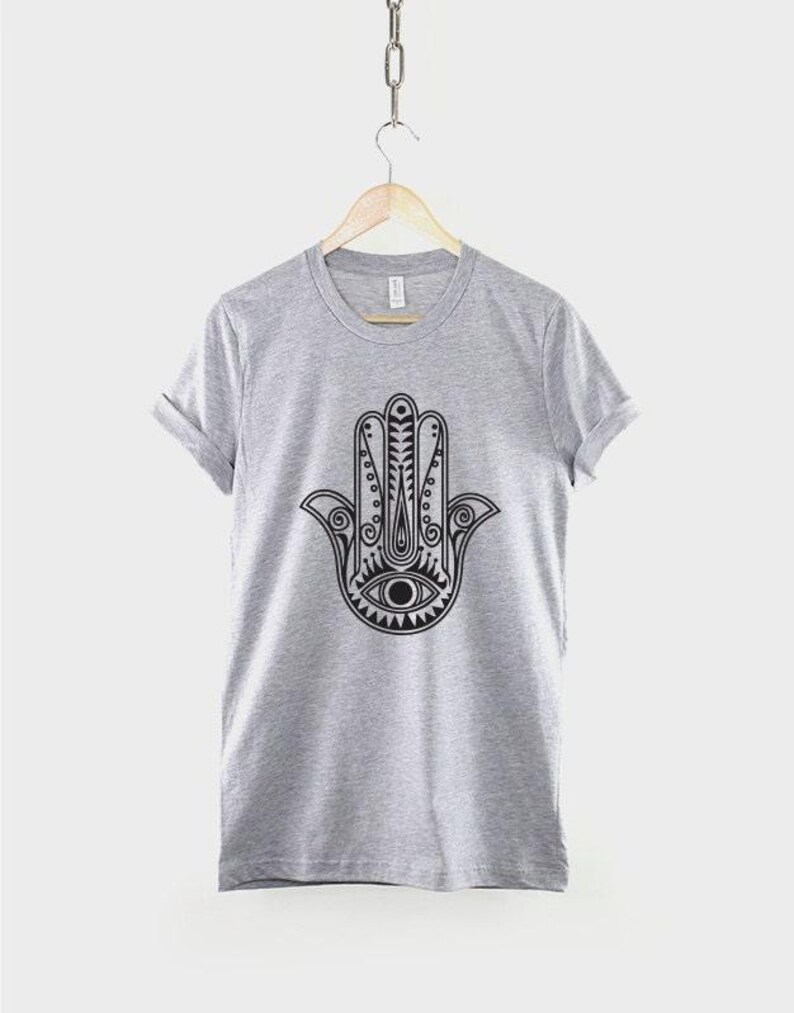 Hamsa Hand Shirt, spirituelles Yoga T-Shirt, Boho spirituelles Grafik T-Shirt, Meditation Yoga Top, Gold Hamsa Shirt Bild 3