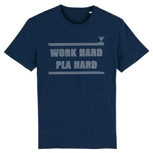 Camiseta com estampa de impressão 3D: Trabalhe duro, PLA duro, slogan, peça unissex em algodão misto. imagem 3