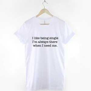 T-shirt för ensamstående kvinnor – Mjuk, unisex statement-tröja i bomull bild 3