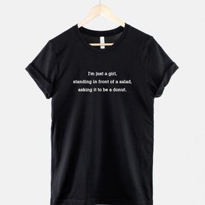 Wo das Essen Shirt: Humorvoller Donut Spruch - Freizeitkleidung, Food Lover Tee, leichte Baumwolle Bild 1